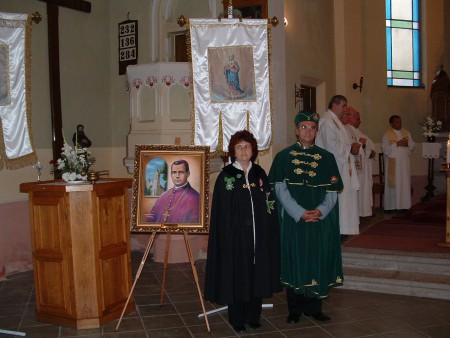 Gróf Széchenyi Miklós püspök festménye mellett alkotója: Simon M. Veronika festőművész, a Szent Lázár Lovagrend parancsnoka 2006. 09. 08. 15:07.